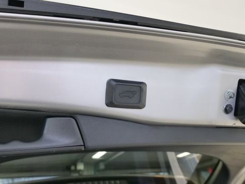 Used 2021 Toyota RAV4 XLE Premium image 14