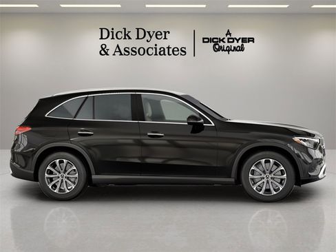 Used 2025 Mercedes-Benz GLC 300 GLC 300 image 3