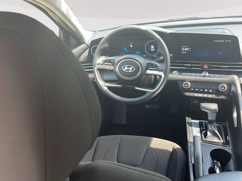 Used 2024 Hyundai Elantra SEL FWD image 19