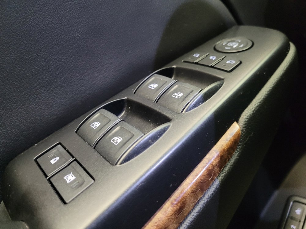 Used 2018 Chevrolet Suburban Premier RWD image 27