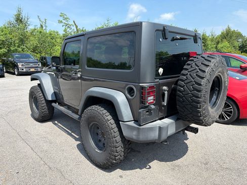 Used 2017 Jeep Wrangler Sport w/ Quick Order Package 24S AWD/4WD image 4
