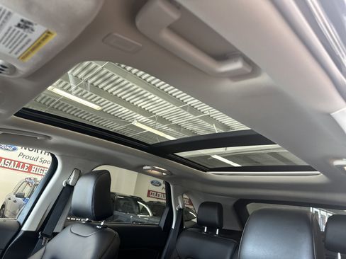 Used 2024 Ford Edge SEL w/ Convenience Package image 4