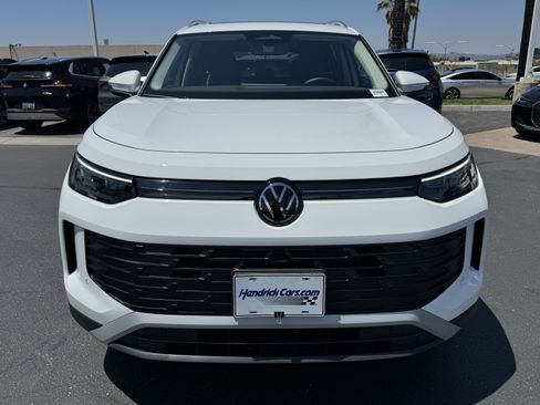 Used 2026 Volkswagen Tiguan SE AWD/4WD image 3