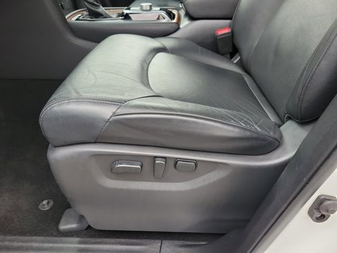 Used 2024 Nissan Armada SL w/ Captain's Chairs Package image 6