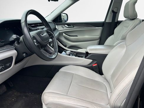 Certified 2022 Jeep Grand Cherokee Overland w/ Luxury Tech Group IV image 12