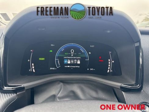 Used 2025 Toyota Camry SE image 8