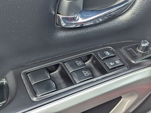 Used 2018 Nissan Titan SV image 22