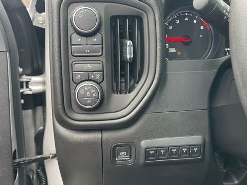 Used 2020 Chevrolet Silverado 2500 Custom w/ Custom Value Package image 12