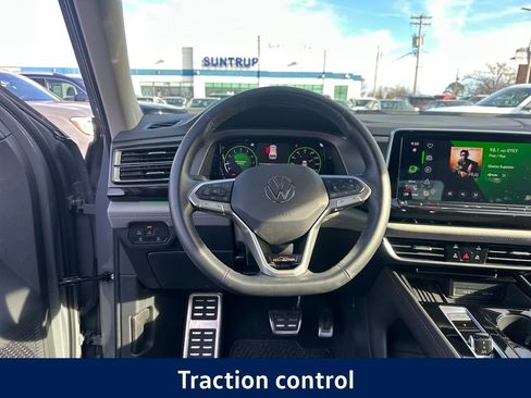 New 2025 Volkswagen Atlas Peak Edition SE image 17