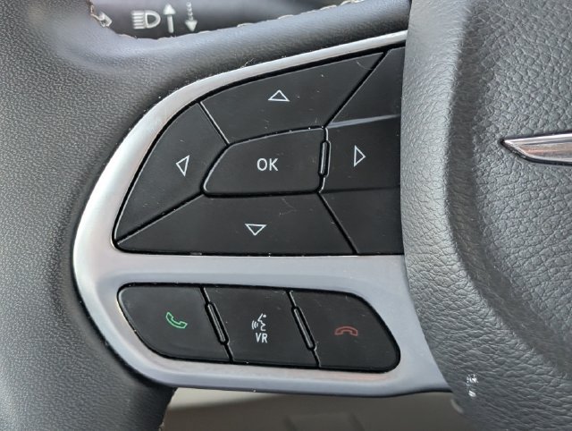 Used 2024 Chrysler Pacifica Touring-L FWD image 24