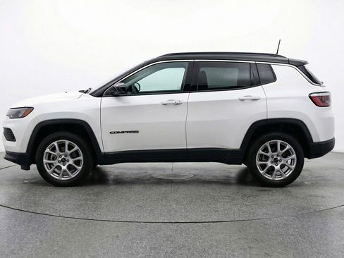 Used 2025 Jeep Compass Limited image 5