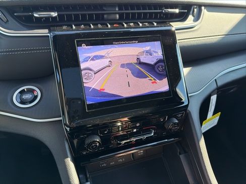 New 2025 Jeep Grand Cherokee 4WD image 15