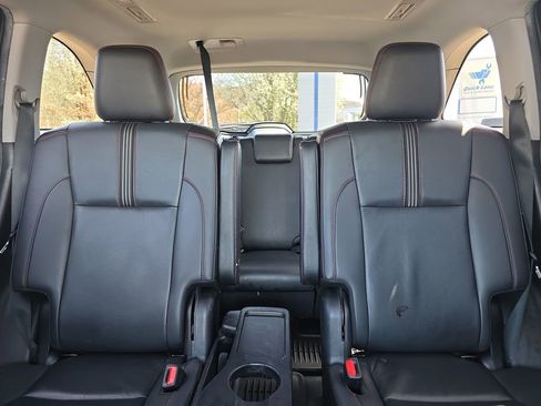 Used 2019 Toyota Highlander SE image 40