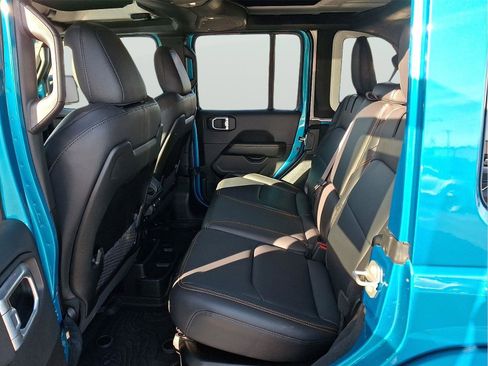 Used 2024 Jeep Wrangler Unlimited Sahara w/ Technology Group image 8