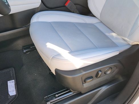 Used 2025 Chevrolet Suburban Premier RWD image 23