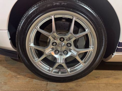 Used 2005 Ford GT RWD image 27