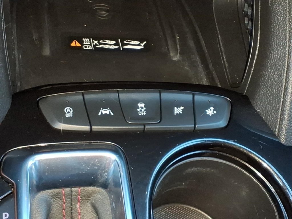 Used 2022 Chevrolet TrailBlazer RS w/ Sun and Liftgate Package FWD image 9