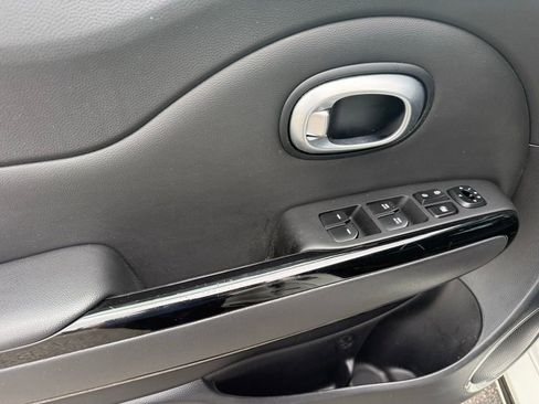 Used 2016 Kia Soul + w/ Soulful Package FWD image 17