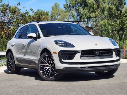 Certified 2023 Porsche Macan S image 9