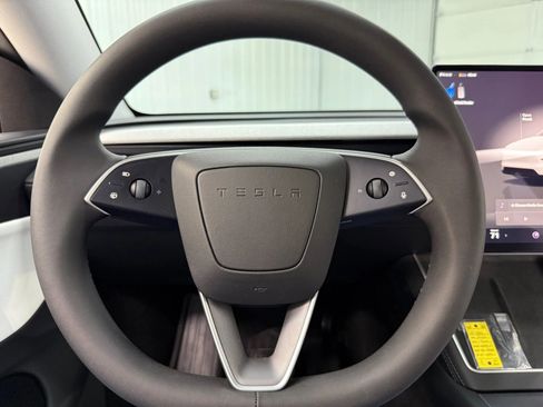 Used 2026 Tesla Model Y Long Range image 21