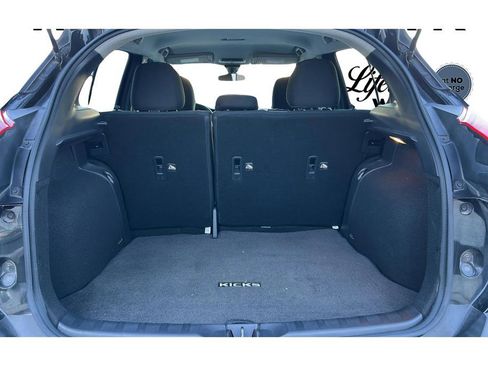 Used 2020 Nissan Kicks S image 18
