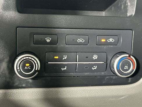 Used 2020 Nissan NV 2500 SV image 23