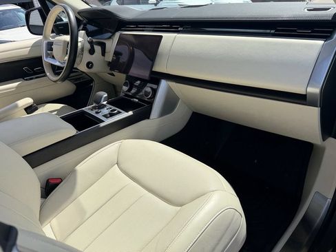Used 2023 Land Rover Range Rover SE AWD/4WD image 17