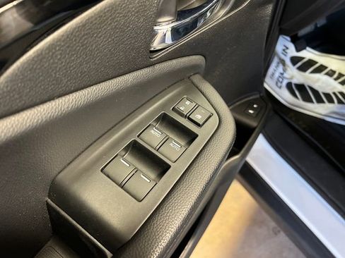 Used 2022 Honda Pilot Touring image 11