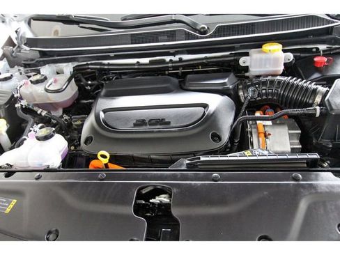Used 2025 Chrysler Pacifica Pinnacle FWD image 30