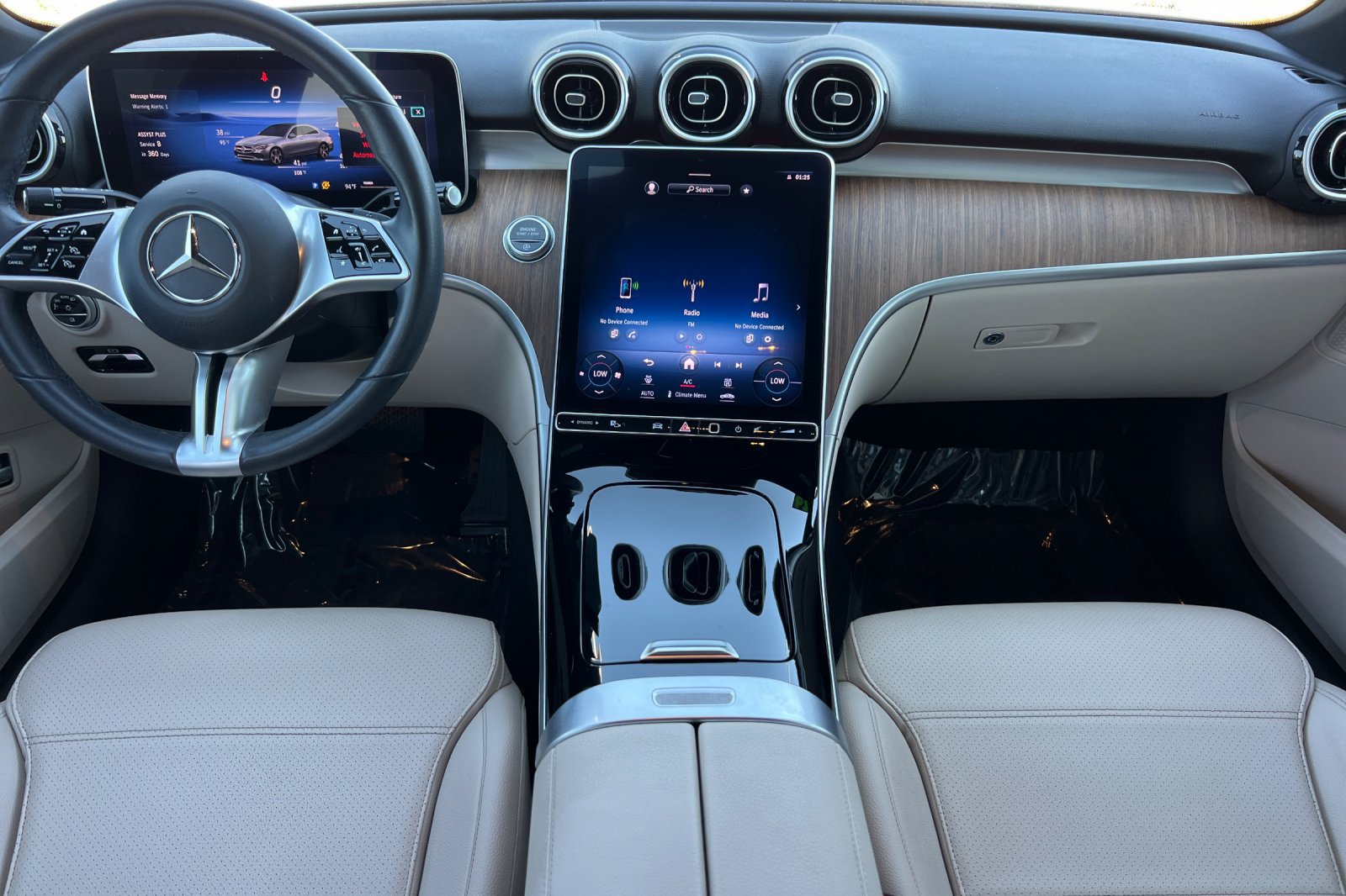 Used 2024 Mercedes-Benz C 300 Sedan image 3