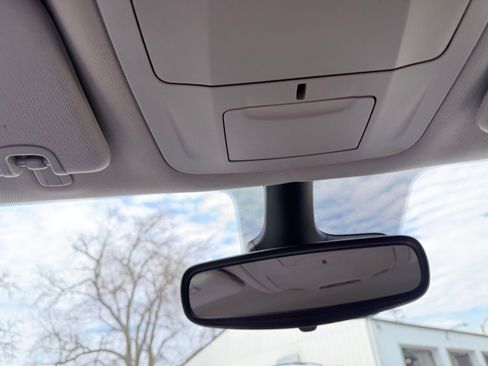 Used 2023 Chrysler Pacifica Touring-L image 26