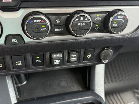 Used 2019 Toyota Tacoma SR image 35