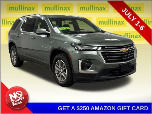 Used 2022 Chevrolet Traverse LT FWD image 1