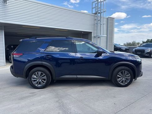 Used 2025 Nissan Pathfinder SV FWD image 4