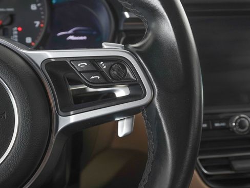 Used 2021 Porsche Macan image 21