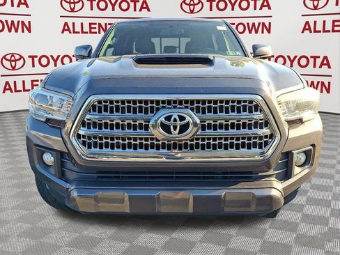 Used 2016 Toyota Tacoma TRD Sport w/ Towing Package AWD/4WD image 2
