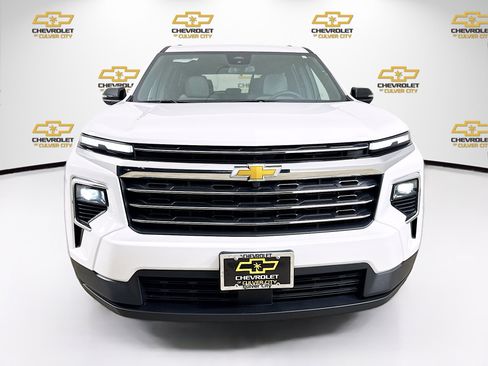 Used 2025 Chevrolet Traverse LT w/ LPO, Floor Liner Package AWD/4WD image 2