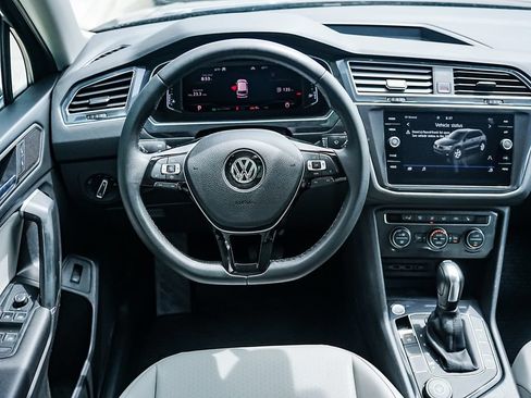 Used 2020 Volkswagen Tiguan SEL AWD/4WD image 29