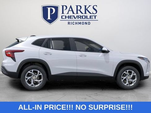New 2026 Chevrolet Trax LS w/ LS Convenience Package FWD image 8