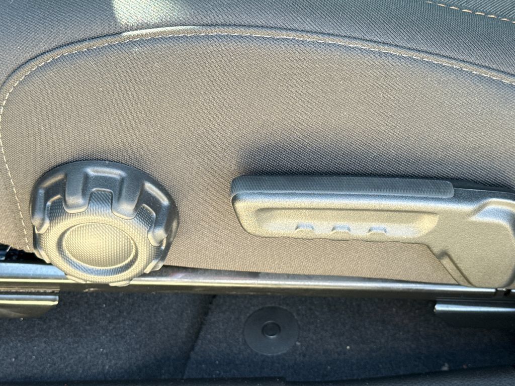 Used 2025 Jeep Gladiator Mojave AWD/4WD image 21