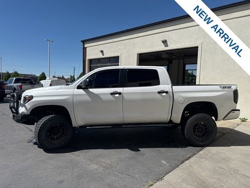 Used 2017 Toyota Tundra SR5 w/ SR5 Upgrade Package AWD/4WD image 4