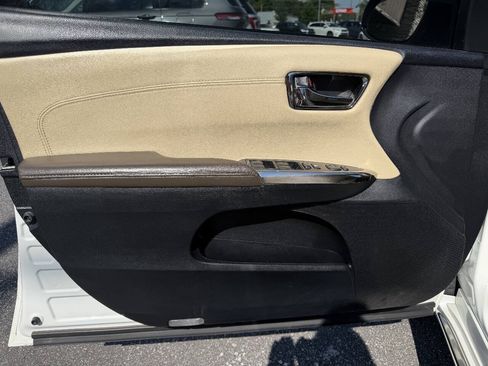 Used 2014 Toyota Avalon XLE FWD image 10