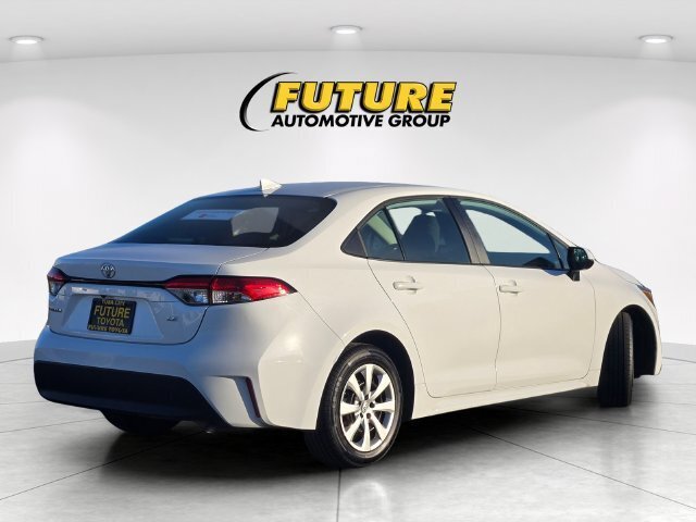 Certified 2025 Toyota Corolla LE FWD image 5