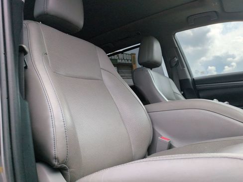 Used 2019 Toyota Highlander Limited Platinum AWD/4WD image 32