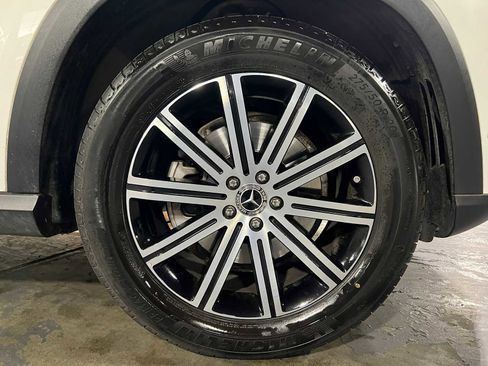 Used 2025 Mercedes-Benz GLE 350 4MATIC image 9