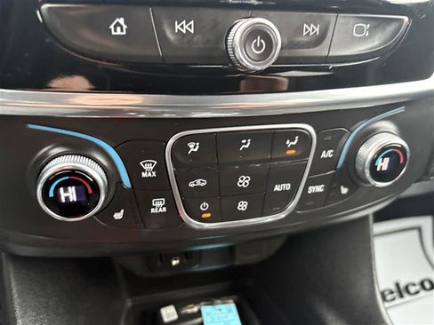 Used 2022 Chevrolet Traverse LT image 16