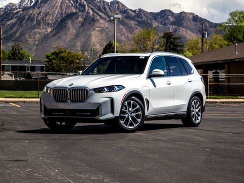 New 2026 BMW X5 xDrive50e image 1