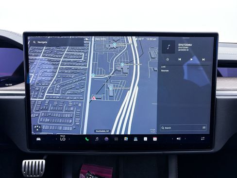 Used 2022 Tesla Model S image 4