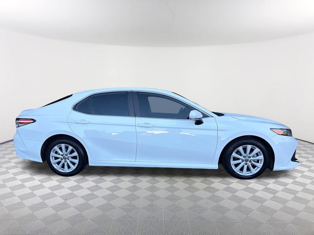 Used 2020 Toyota Camry LE w/ Convenience Package FWD image 4