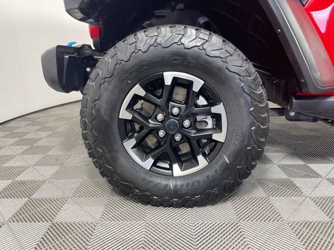 Certified 2025 Jeep Wrangler Unlimited Rubicon 4xe w/ Convenience Group AWD/4WD image 13